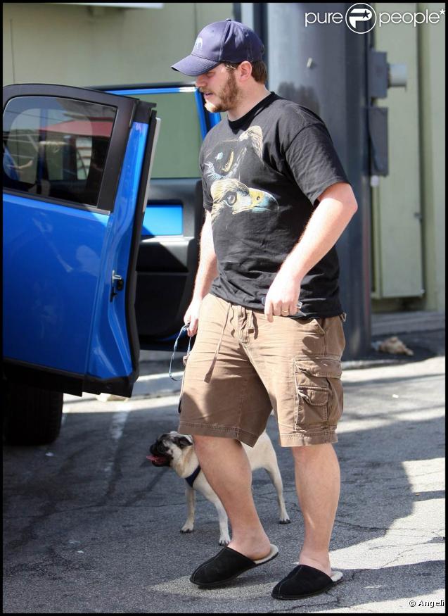 Chris Pratt et Woofy, en promenade à Hollywood, à Los Angeles, le 25 octobre 2009 !