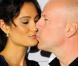 Bruce Willis et sa ravissante femme Emma Heming s'embrassent... devant une divine Bar Refaeli !