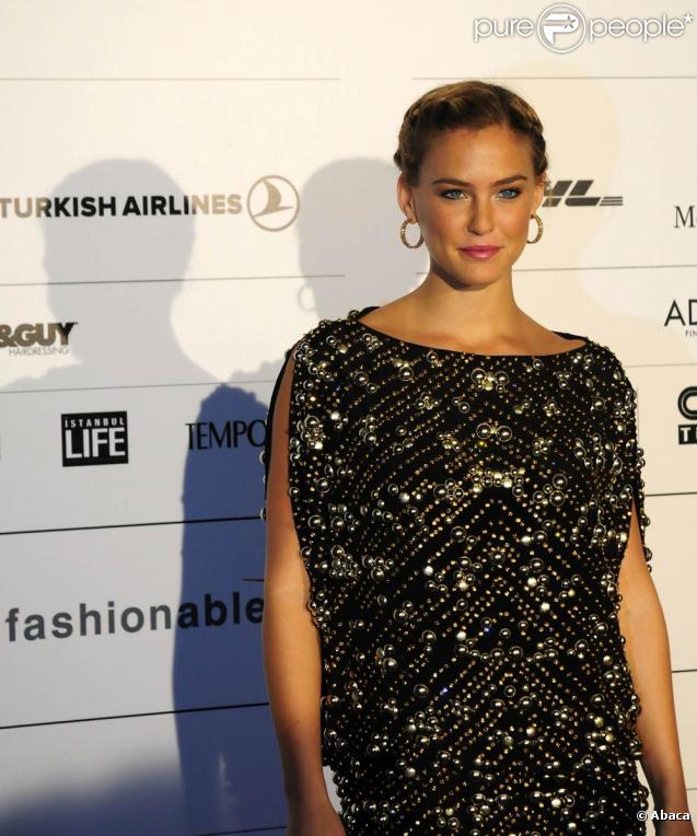 Bar Refaeli, rayonnante, à l'occasion du Fashionable Istanbul 2009, qui s'est tenu en Turquie, le 25 octobre 2009 !
