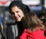 Suri Cruise et Katie Holmes dans les rues de Boston, avant de rejoindre Tom sur le plateau de son nouveau film ! Le 26/10/09