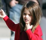 Suri Cruise et Katie Holmes dans les rues de Boston, avant de rejoindre Tom sur le plateau de son nouveau film ! Le 26/10/09