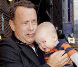 Tom Hanks à la sortie du  Late show  de David Latterman, le 29 octobre 2009 à New York. Oui, il a fait pleurer un bébé !