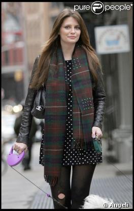 Mischa Barton dans les rues de New York le 30/10/09