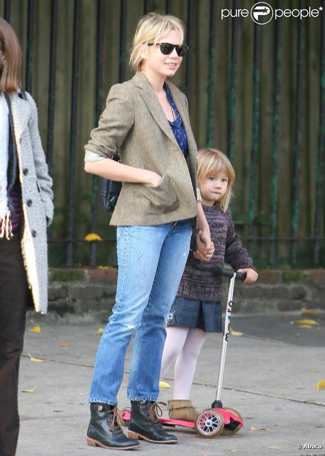 Michelle Williams et Matilda dans les rues de New York le 30 octobre