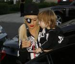 Christina Aguilera et son fils Max (31 octobre 2009, Beverly Hills)