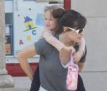 Jennifer Garner et Violet (Boston, 31 octobre 2009)