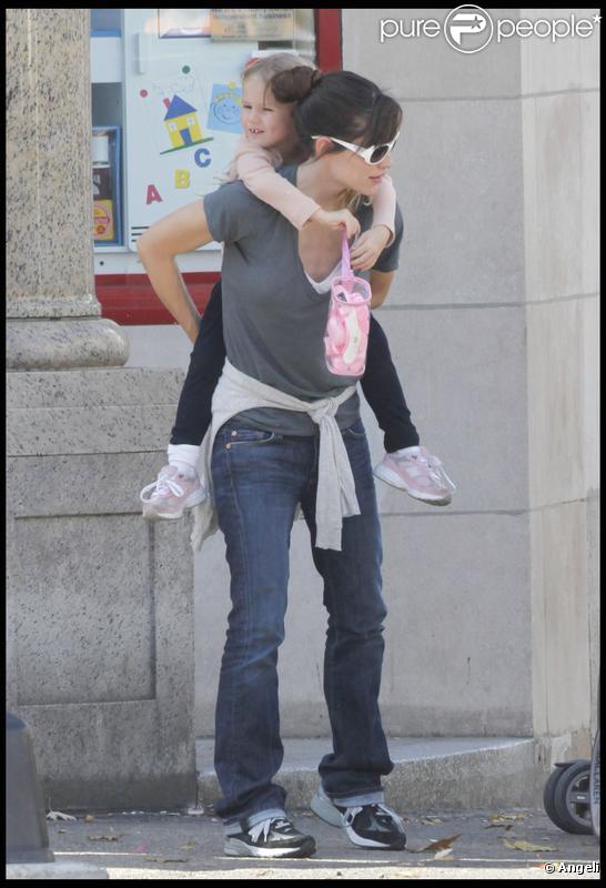 Jennifer Garner et Violet (Boston, 31 octobre 2009)