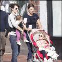 Violet Affleck : A 4 ans, elle est encore... dans une poussette ! Il est temps de sévir !