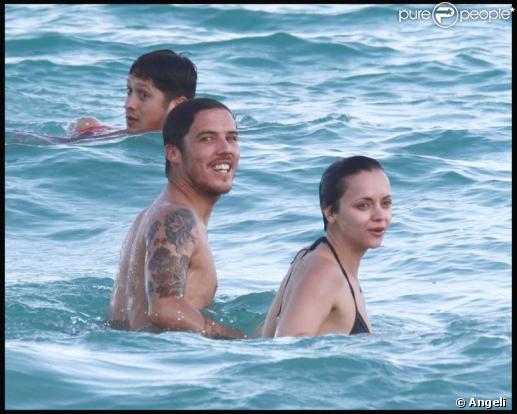 Christina Ricci et son amoureux se la coulent douce à Miami... Le 31/10/09