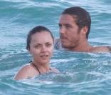 Christina Ricci et son amoureux se la coulent douce à Miami... Le 31/10/09