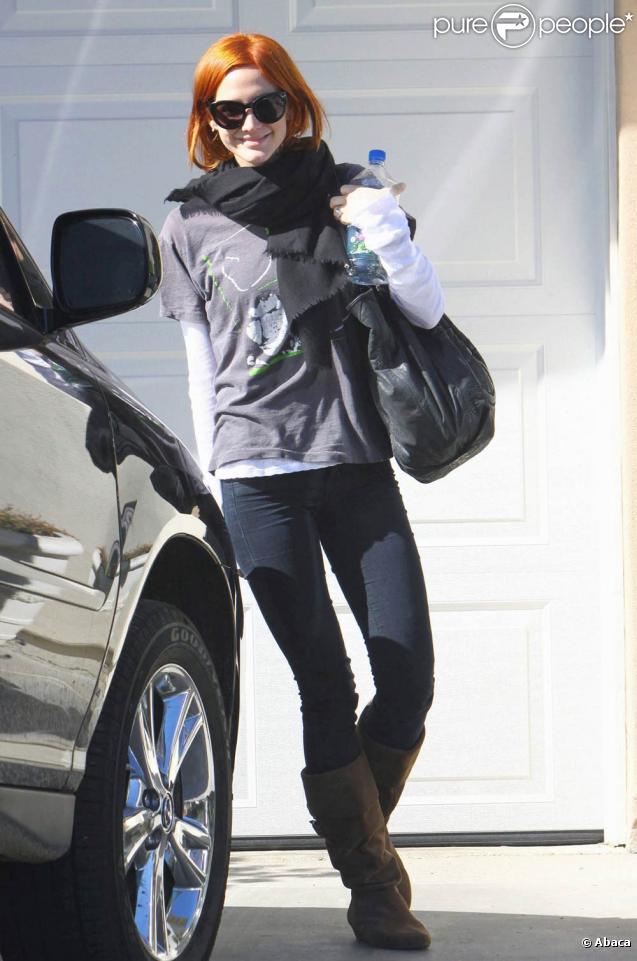 Ashlee Simpson rend visite à une amie à West Hollywood le 30 octobre 2009  