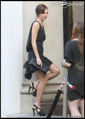 Jessica Alba arrive au Château Marmont pour une soirée de gala et un défilé de mode. 30/10/09
