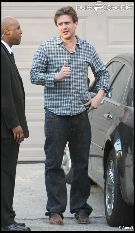 Jason Segel arrive au Château Marmont pour une soirée de gala et un défilé de mode. 30/10/09