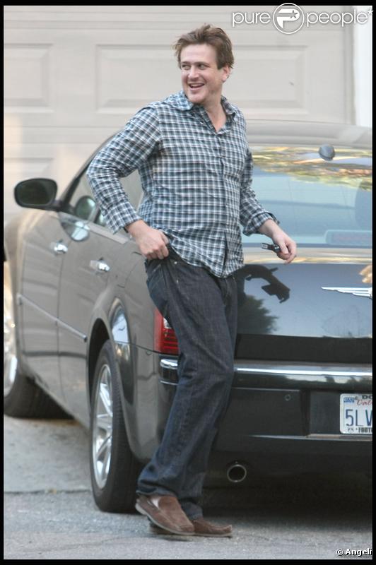 Jason Segel arrive au Château Marmont pour une soirée de gala et un défilé de mode. 30/10/09