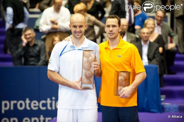 Ivan Ljubicic et Michaël Llodra ont disputé la finale du tournoi de Lyon. Son fils Téo, adorable, était là pour le supporter et fait son show !  01/11/09