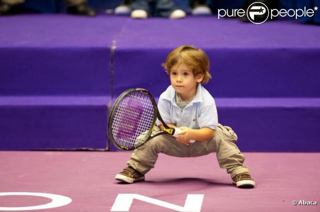 Michaël Llodra dispute la finale du tournoi de Lyon. Son fils Téo, adorable, est là pour le supporter et fait son show !  01/11/09