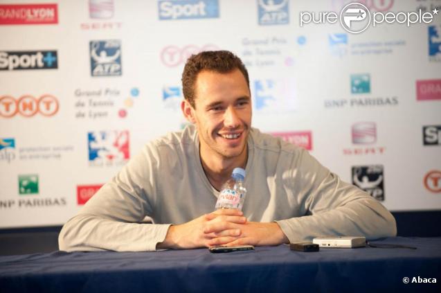 Michaël Llodra dispute la finale du tournoi de Lyon. Son fils Téo, adorable, est là pour le supporter et fait son show !  01/11/09
