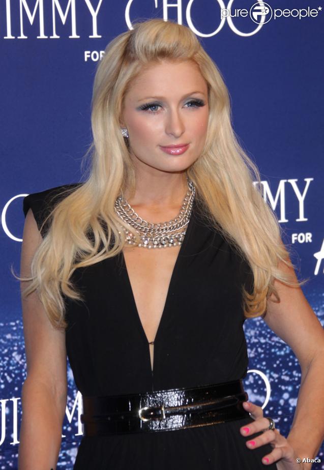 Paris Hilton, toujours là où il faut quand il faut, était venue découvrir la collection Jimmy Choo pour H&M, à Los Angeles.