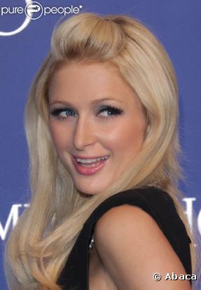Paris Hilton, toujours là où il faut quand il faut, était venue découvrir la collection Jimmy Choo pour H&amp;M, à Los Angeles.