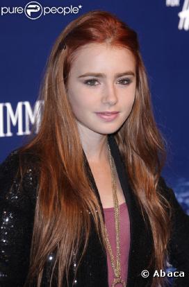 La sublime Lily Collins a illuminé le photocall de cette soirée !