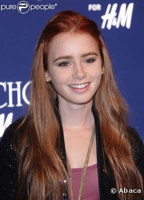 La sublime Lily Collins a illuminé le photocall de cette soirée !