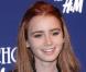La sublime Lily Collins a illuminé le photocall de cette soirée !