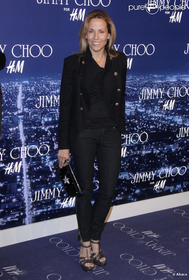 La chanteuse Sheryl Crow  assistait hier à la soirée de lancement de la collection Jimmy Choo pour H&M.  