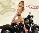 Le top Marisa Miller enfourche un bel engin en petite tenue... pour remonter le moral des troupes !