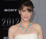 Amanda Peet à la première de 2012 à Los Angeles le 3/11/09