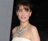 Amanda Peet à la première de 2012 à Los Angeles le 3/11/09