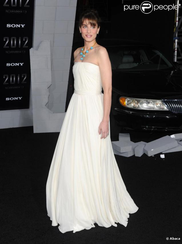 Amanda Peet à la première de 2012 à Los Angeles le 3/11/09
