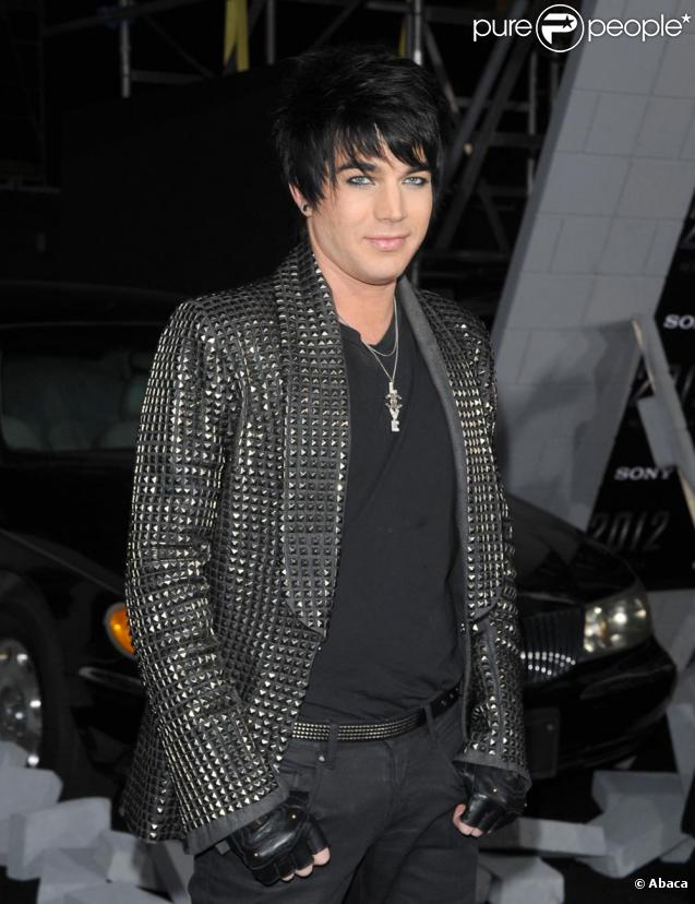 Adam Lambert à la première de 2012 à Los Angeles le 3/11/09