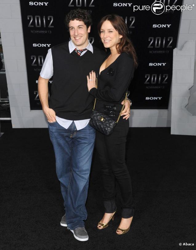 Jason Biggs et sa femme à la première de 2012 à Los Angeles le 3/11/09