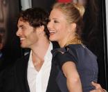 La ravissante Cameron Diaz se cambre pour James Marsden, à l'occasion de l'avant-première new-yorkaise de  The Box , de Richard Kelly, à l'AMC Lincoln Square de New York, le 4 novembre 2009.