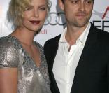 Charlize Theron et Stuart Townsend lors de l'avant-première de  The Road , dans le cadre de l'AFI FEST, à Los Angeles, le 4 novembre 2009.