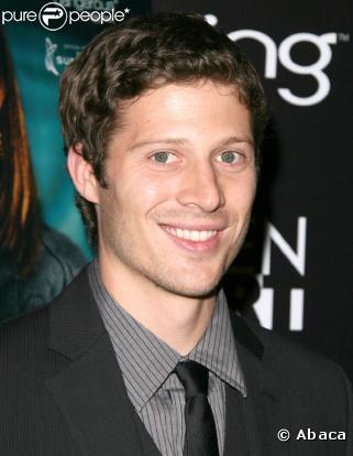 Zach Gilford, à l'occasion de l'avant-première de Dare, au Pacific Design Center de West Hollywood, à Los Angeles, le 5 novembre 2009.