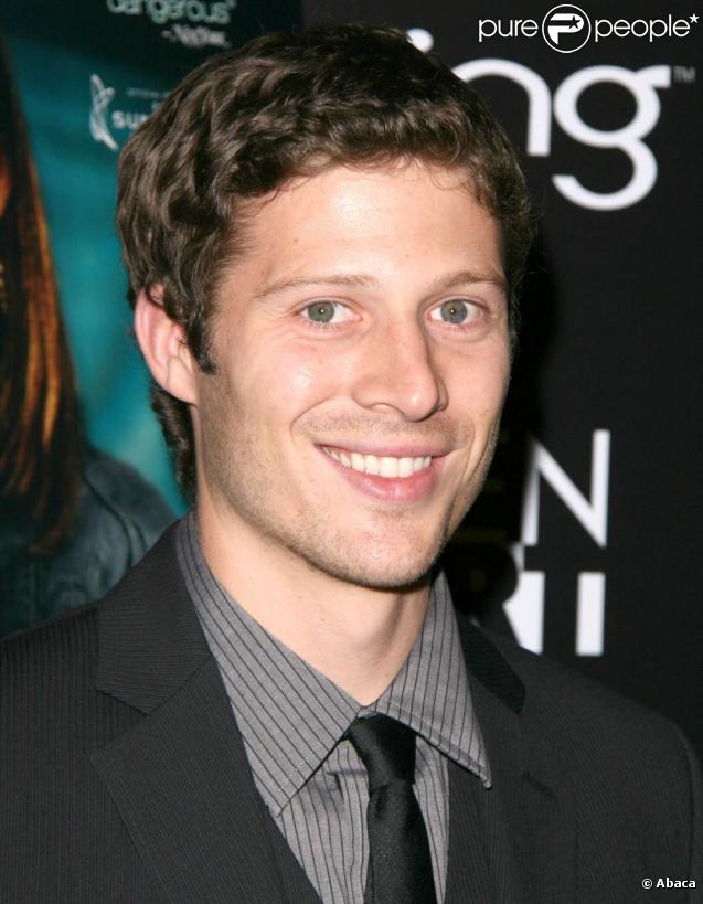 Zach Gilford, à l'occasion de l'avant-première de Dare, au Pacific Design Center de West Hollywood, à Los Angeles, le 5 novembre 2009.