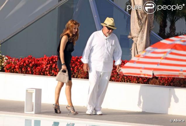 La ravissante Elsa Pataky et Bigas Luna, à l'occasion du tournage de  Di Di Hollywood , à Madrid, en octobre 2009.