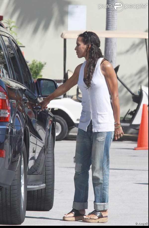 Barbara Becker et son fils Elias dans un supermarché à Miami Beach