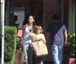 Barbara Becker et son fils Elias dans un supermarché à Miami Beach