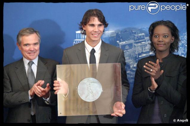 Bernard Accoyer, Rafael Nadal et Rama Yade, lors de la remise des Prix 2008 de l'Académie des Sports, à l'Assemblée Nationale, à Paris, le 9 novembre 2009.