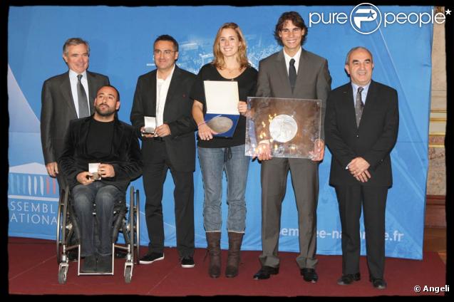 Rafael Nadal et les principaux lauréats, lors de la remise des Prix 2008 de l'Académie des Sports, à l'Assemblée Nationale, à Paris, le 9 novembre 2009.