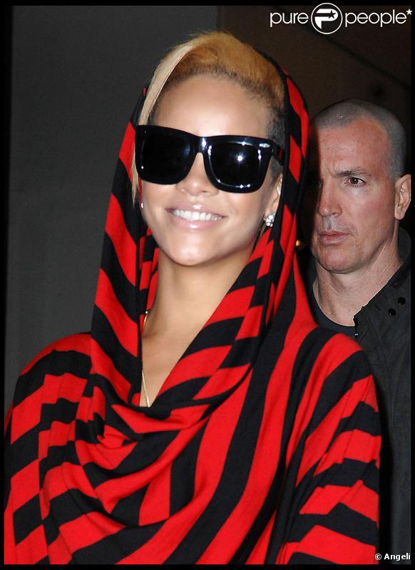 Rihanna à la sortie des studios MTV de New York après le show d'Alexa Chung le 9 novembre 2009