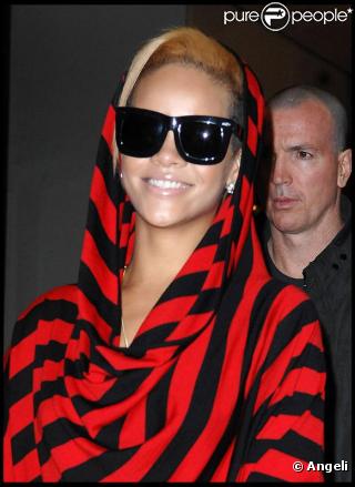 Rihanna à la sortie des studios MTV de New York après le show d'Alexa Chung le 9 novembre 2009