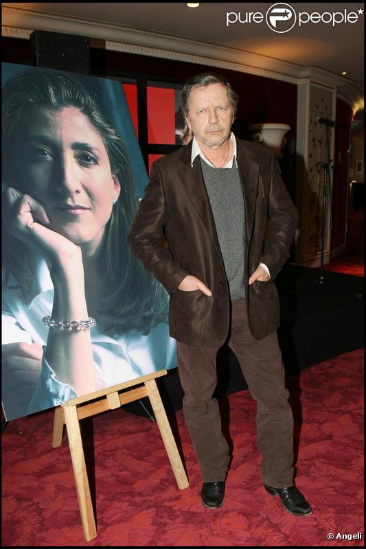 Le chanteur Renaud, soutenant la libération d'Ingrid Betancourt