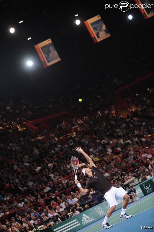Roger Federer s'est fait battre par le Français Julien Benneteau, lors du second tour de l'Open de Paris Bercy, le 11 novembre 2009.