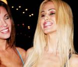 Shauna Sand est sortie dîner avec quelques amies chez Coco de Ville, à West Hollywood, à Los Angeles, le 11 novembre 2009.