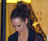 Jennifer Love Hewitt fait du shopping chez Barney's New York à Los Angeles le 11 novembre 2009