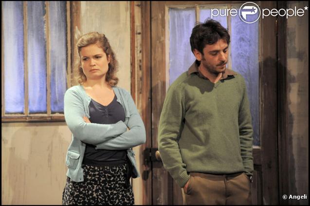 Benjamin Bellecour et Sarah Biasini dans Qu'est-ce qu'on attend ? le 10 novembre 2009 au théâtre Ciné 13 à Paris 