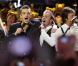 EXCLUSIF : Robbie Williams rejoint ses anciens camarades de Take That sur scène à Londres, le 13 novembre 2009.